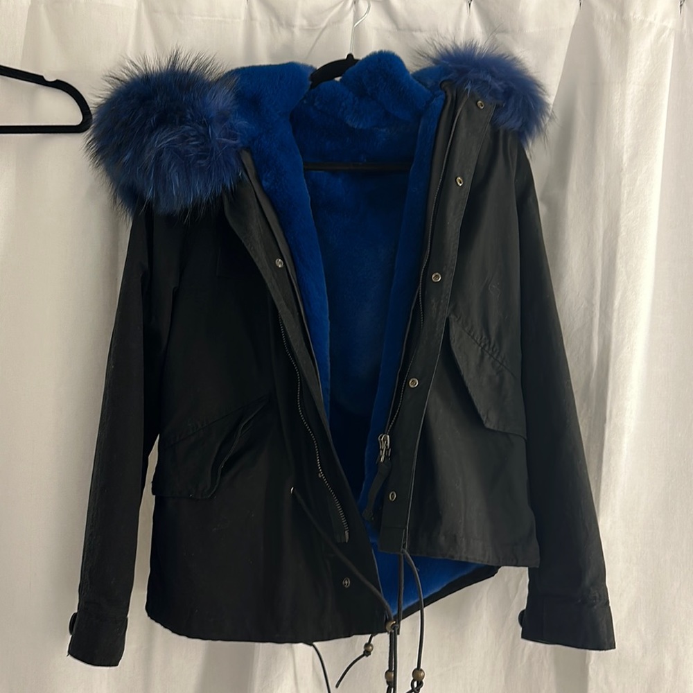 Black coat - blue fur hood